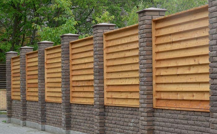 Horizontal Fence Design 101 4 Trex Horizons in Woodland Brown Stepped Design