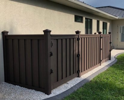 Trex-Seclusions-Woodland-Brown-Enclosure-with-Gates