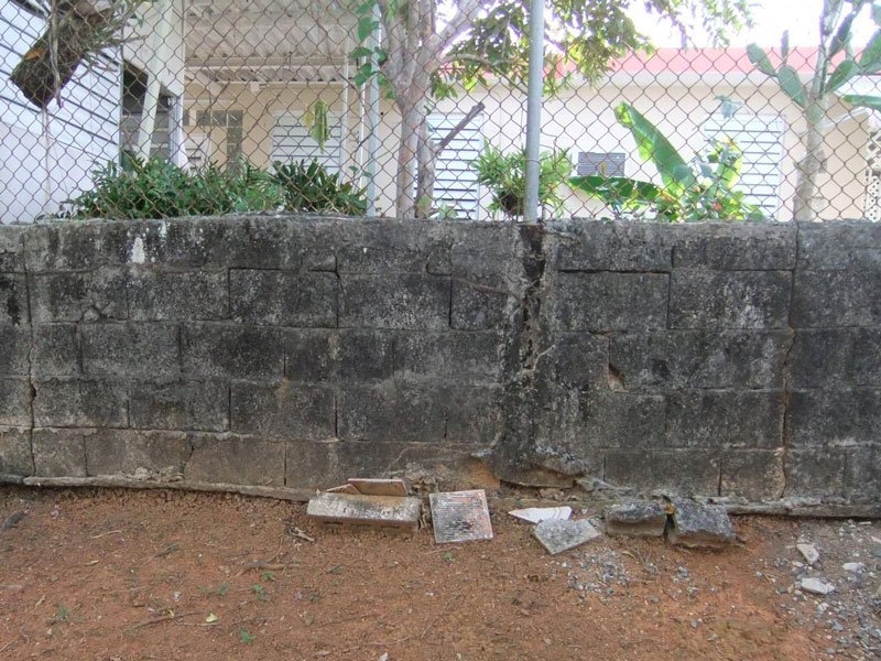 Trex Fencing vs. Masonry 7