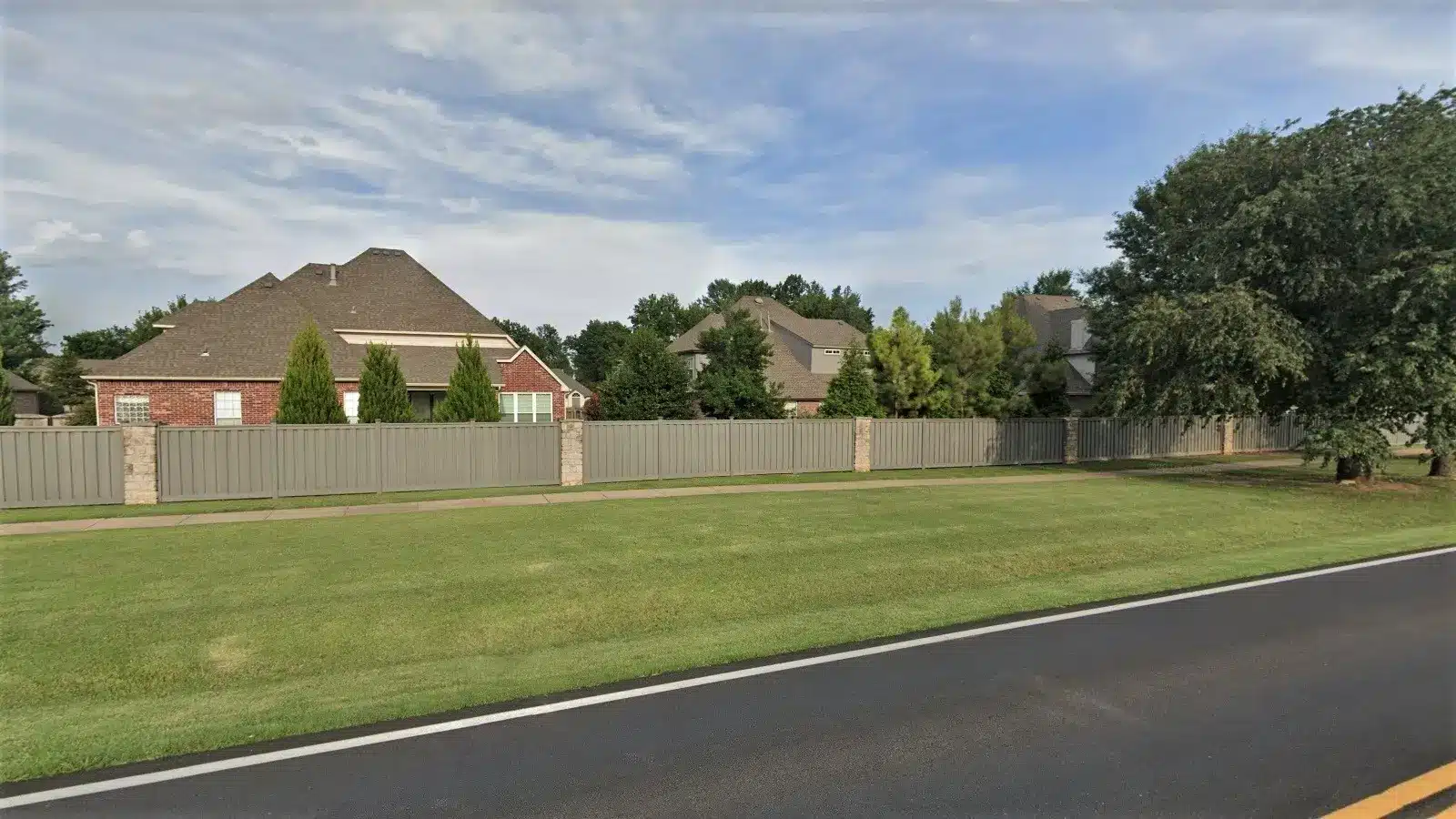 Trex-Winchester-Grey-HOA-Fence-between-masonry-columns Trex Fencing HOA perimeter fencing