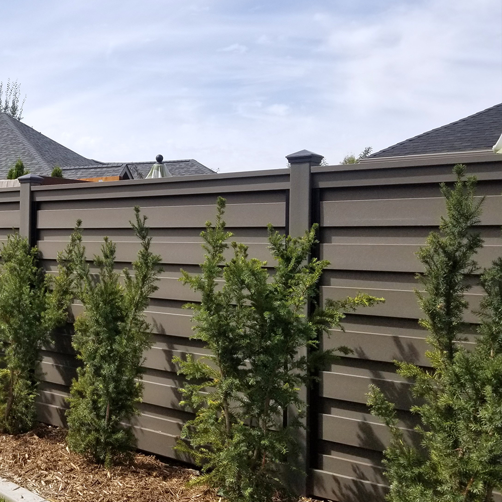 Trex Solitudes all-composite horizontal fence